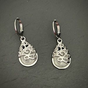 Clear Crystal Quartz Teardrop Leverback Earrings NWOT